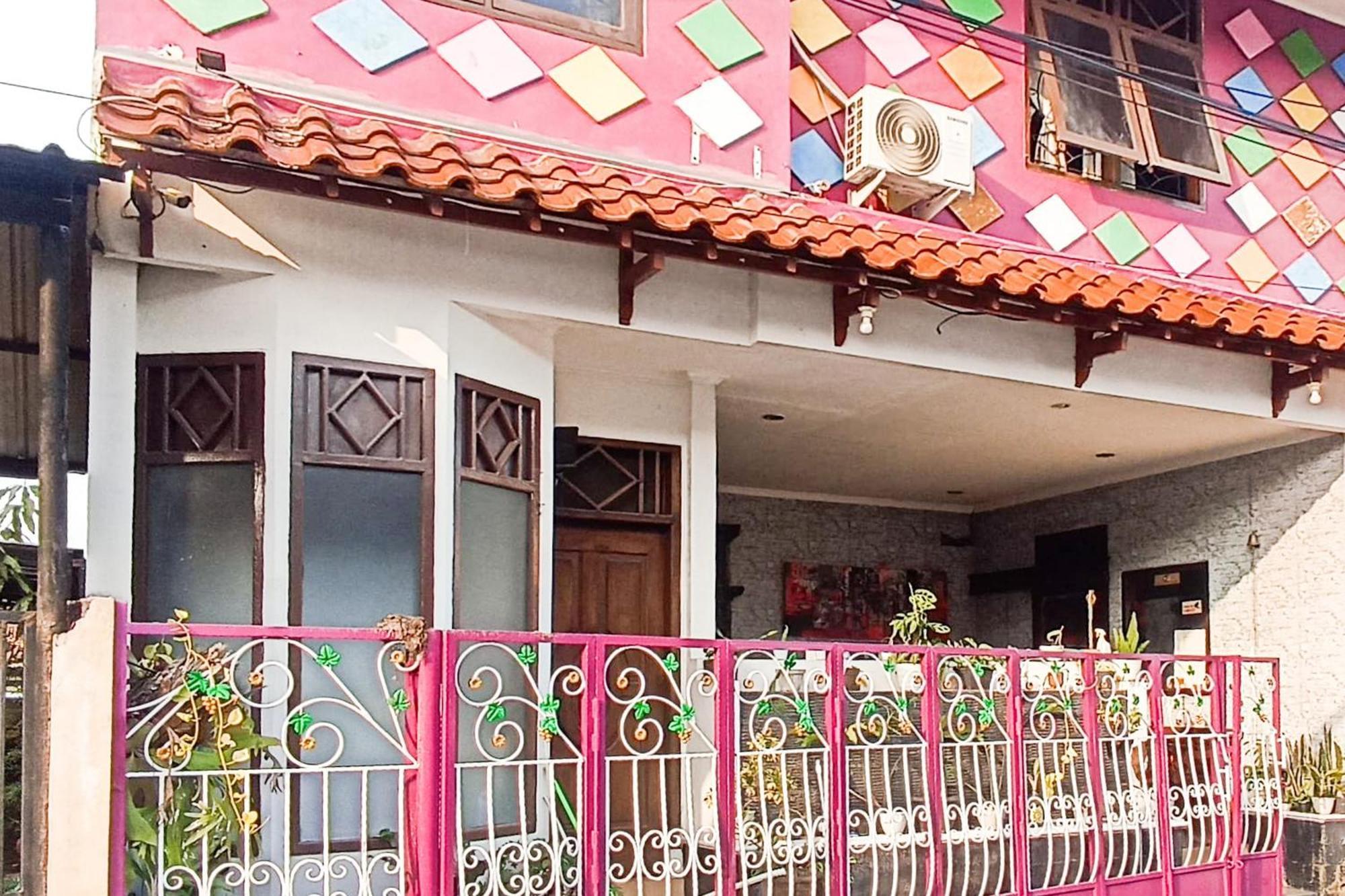Trihakso Guest House Near Kaliurang Redpartner 스레맨 외부 사진